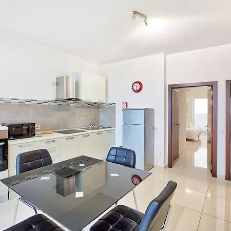Beautiful, 2br Penthouse With Large Balcony + Bbq By 360 Estates