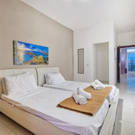 Appartamento Beautiful, 2br Penthouse With Large Balcony + Bbq By 360 Estates Gzira