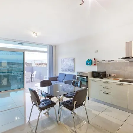 Appartamento Beautiful, 2br Penthouse With Large Balcony + Bbq By 360 Estates